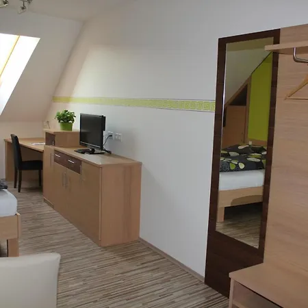 Gaestehaus Woditschka ゲストハウス 3*