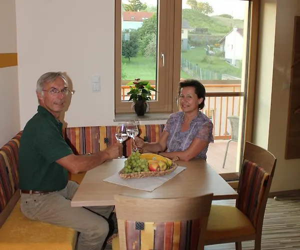 Vendégház Gaestehaus Woditschka Poysdorf