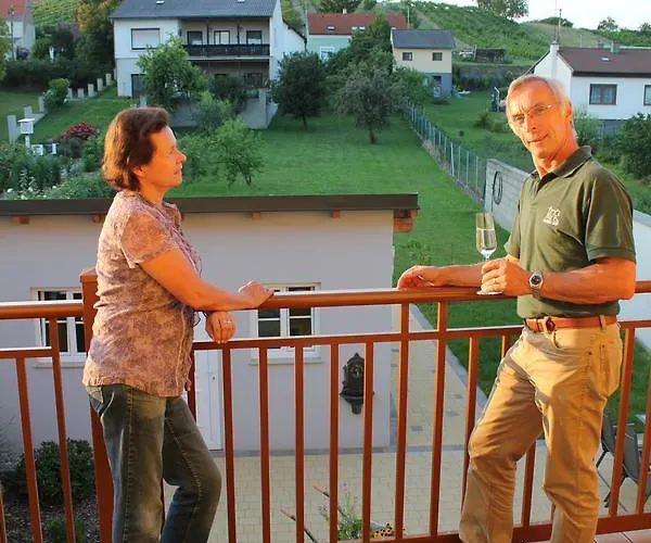 Gaestehaus Woditschka Vendégház Poysdorf