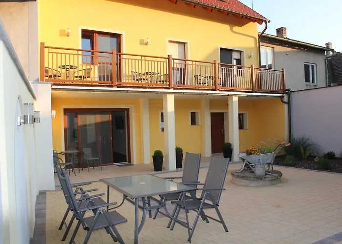 Gaestehaus Woditschka Vendégház Poysdorf